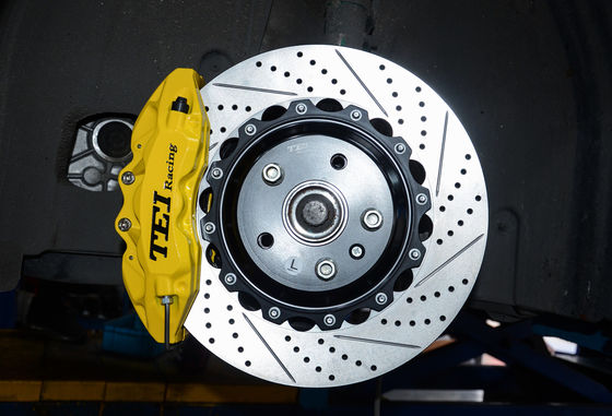 acheter BBK Pour Audi A3 installé Big Brake Kits 6 étriers à piston avec 355 * 32mm rotor 18 pouces roue P60S fabrication en ligne
